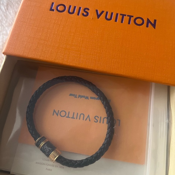 Louis Vuitton Other - New-Keep it Cloth Louis Vuitton unisex bracelet size 8 inches & authentic 🇮🇹
